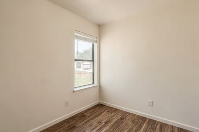 Building Photo - 161 Bender Cir