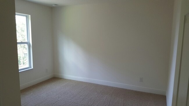 Building Photo - 1065 Vinsetta Cir