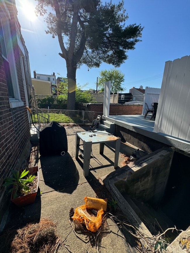 Building Photo - Coming soon! Stylish 3 Bedroom 1.5 Bathroo...