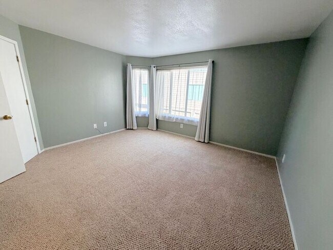 Building Photo - Reno Riverfront Condo - Single Story with Garage
