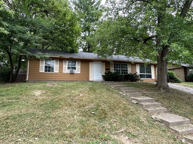 Primary Photo - 920 Timberline Dr