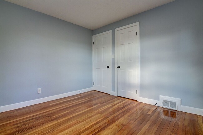 Building Photo - 25 Langley Cir