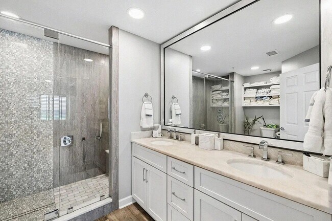 Building Photo - 4524 Southwinds Dr
