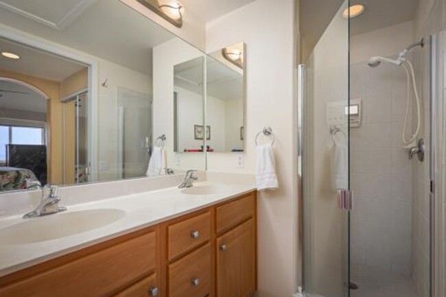 Building Photo - Alii Cove - Furnished 2 Bedroom + Den / 2 ...