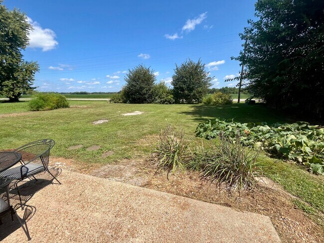 Building Photo - 644 Tamarach Dr