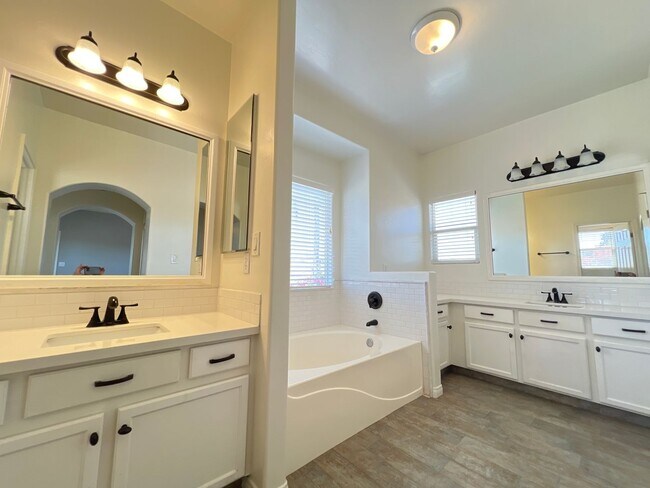 Building Photo - 3006 Tresselwyck Ln