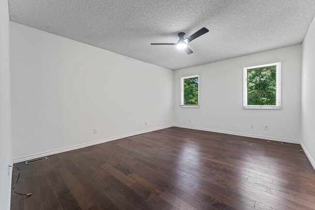 Building Photo - 7 Whitwick Ln