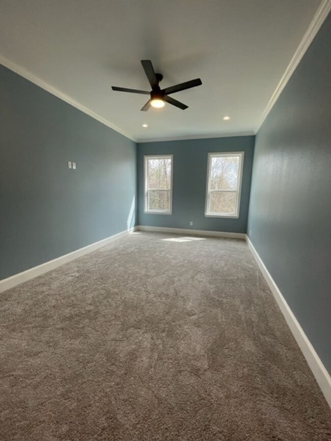 Building Photo - 1033 Stagecoach Bend