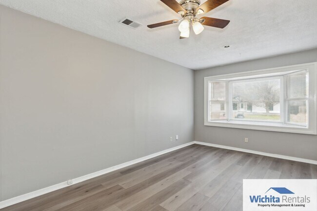 Building Photo - Spacious 3 Bed 1 Bath