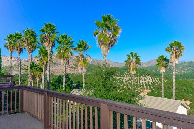 Building Photo - Remodeled Home in Cimarron with Amazing Vi...