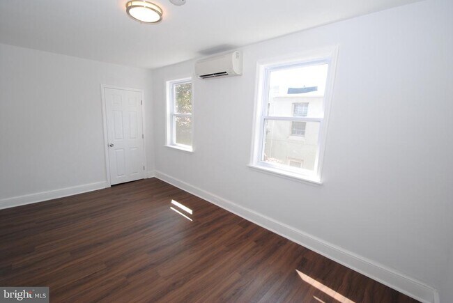 Building Photo - 217 Wood St