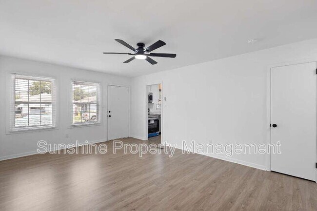 Building Photo - 906 37th St