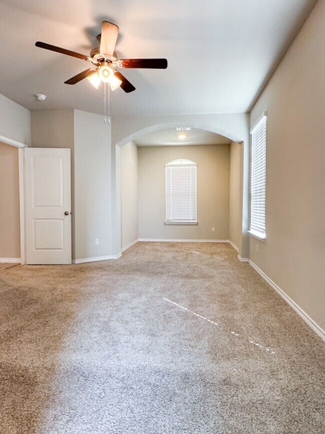 Building Photo - Stunning home with ALL THE SPACE in 3 Creeks!