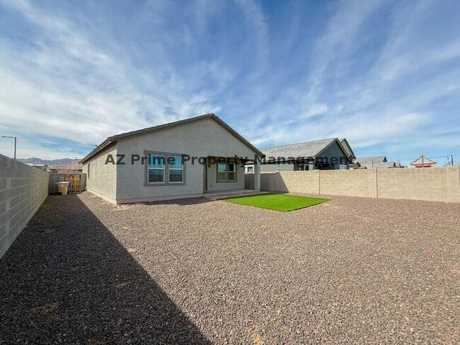 Building Photo - 5815 N 195th Dr