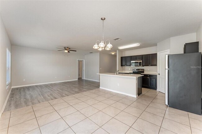 Building Photo - 128 Tanager St