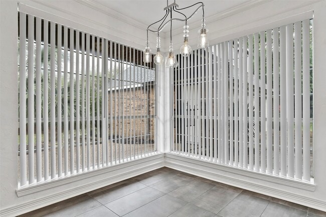 Building Photo - 545 Oak Hill Dr