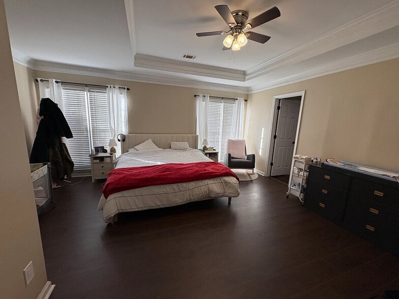 Building Photo - Room in House on Mountain Oaks Pkwy