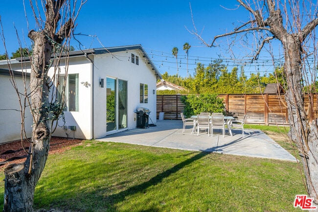 Building Photo - 5202 Topeka Dr