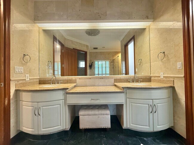 Building Photo - Partially Furnished 3 Bedroom / 2.5 Bathroom Custom Home in Sandhill Estates gated community!