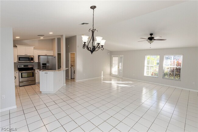 Building Photo - 417 SE 21st Terrace