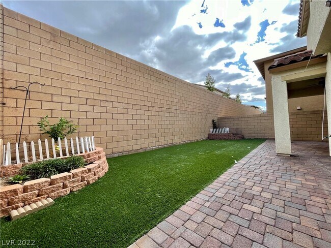 Building Photo - 354 Mezzaforte St