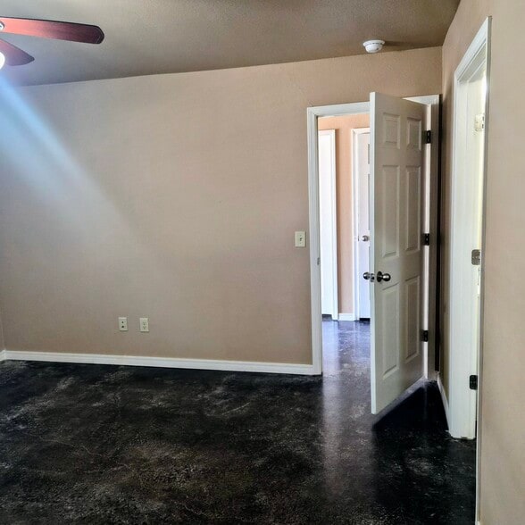 Building Photo - 2709 Steves Way