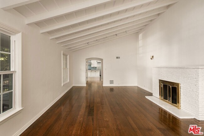 Building Photo - 2624 N Commonwealth Ave