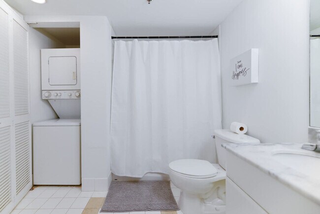 Building Photo - 1 SE 12th St