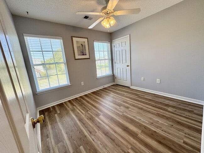 Building Photo - 5096 Capulet Cir