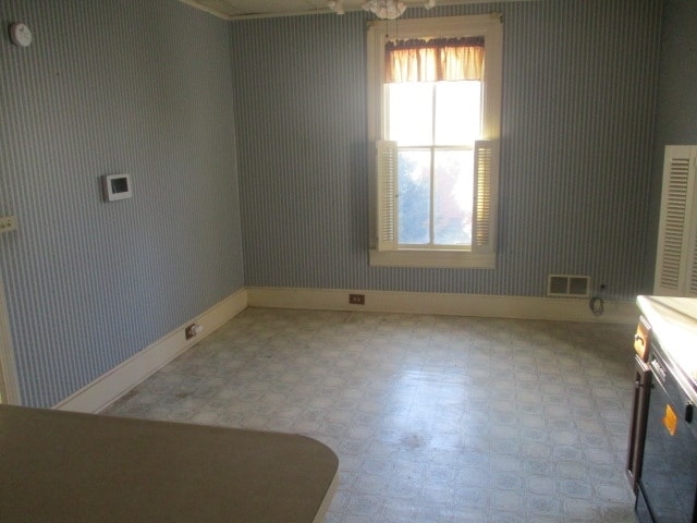 Building Photo - 306 E Cypress St