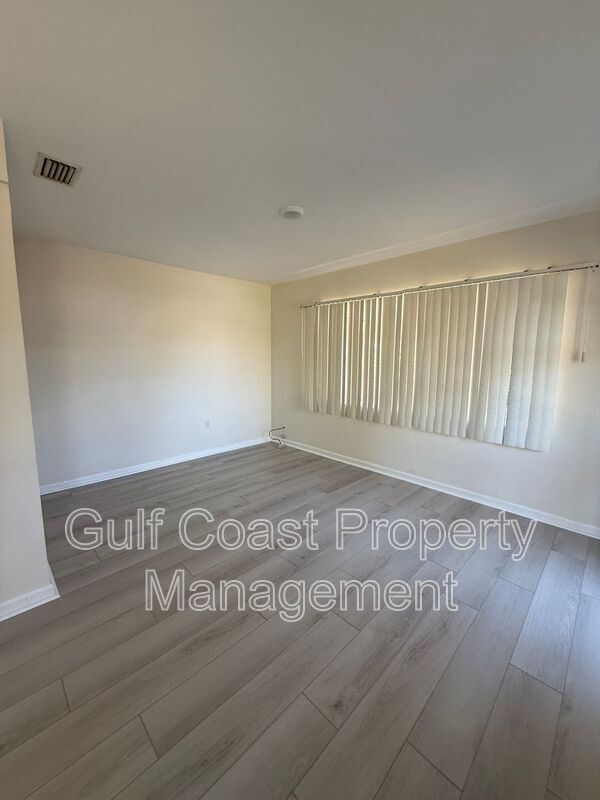 Building Photo - 220 Mentel Terrace