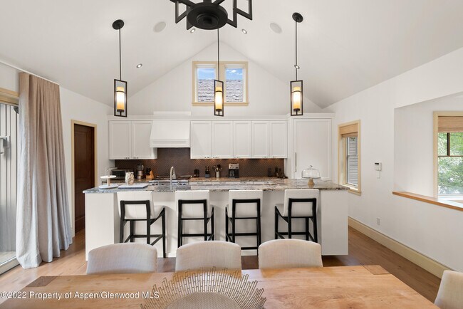 Building Photo - 509 W Hopkins Ave