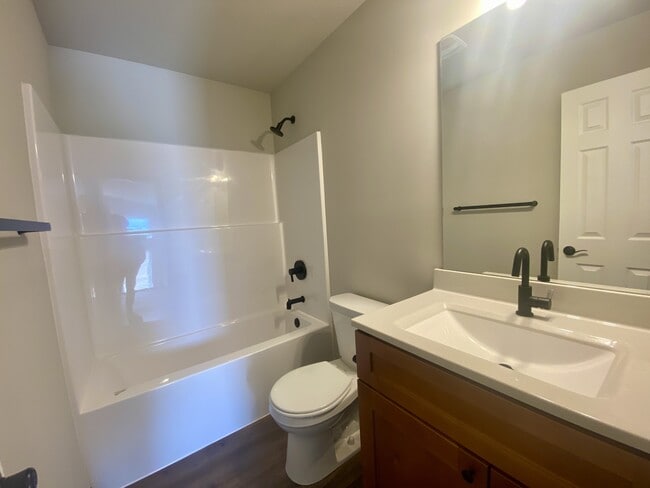 Building Photo - 135 W Samuel Ave