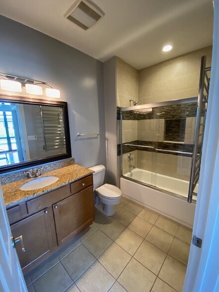 master bath - 1151 W 15th St