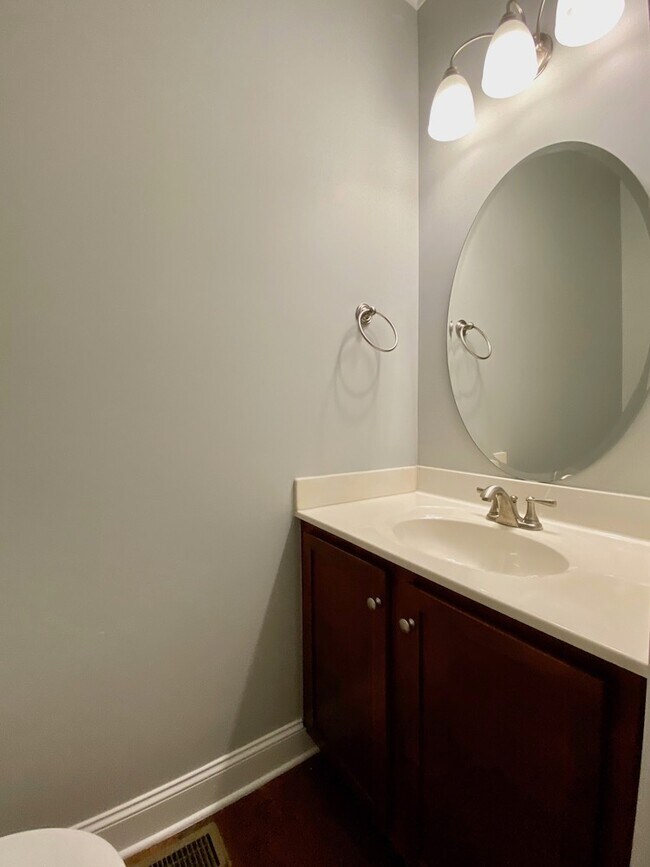 Building Photo - 2024 Jersey Ave