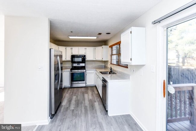 Building Photo - 5908 Grenfell Loop