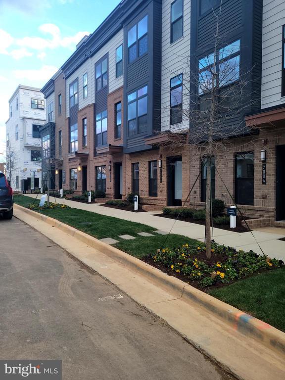 Building Photo - 2008 Tysons Ridgeline Rd