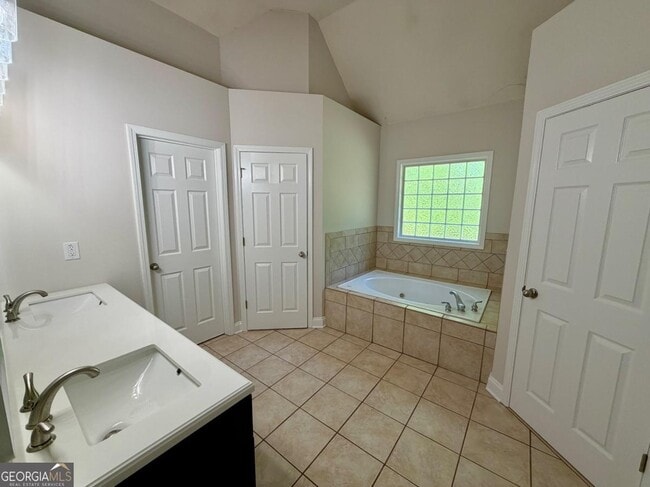 Building Photo - 344 McKibben Dr