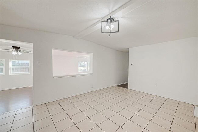 Building Photo - 4104 Scenic Dr