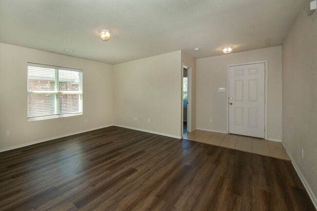 Building Photo - House in Sherman for Lease