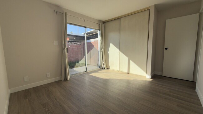 Building Photo - "Charming 1-Bedroom Condo Oasis in Phoenix - Your Perfect Urban Retreat!"