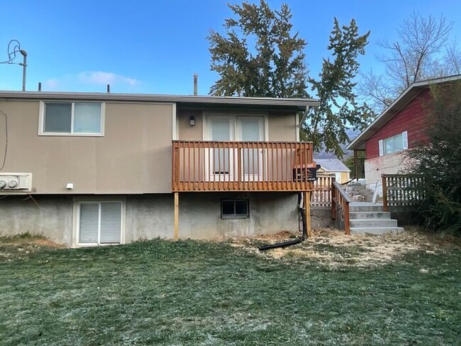 Building Photo - 4 Bedroom 2 Bath Twin Home Move in ready t...