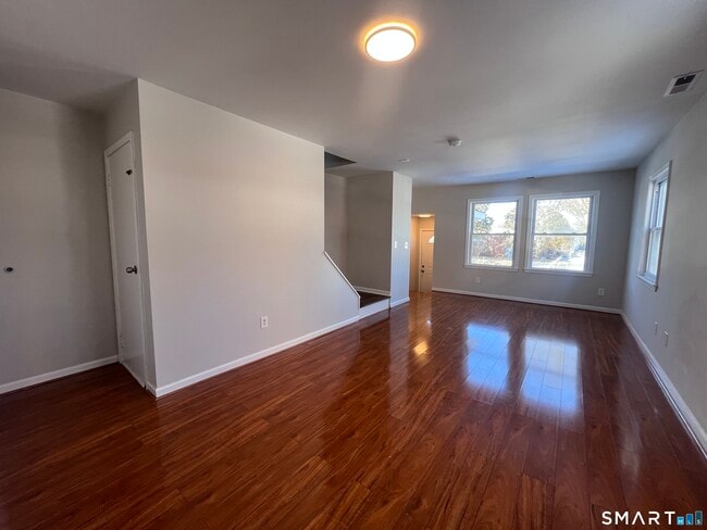 Building Photo - 93 Shell St