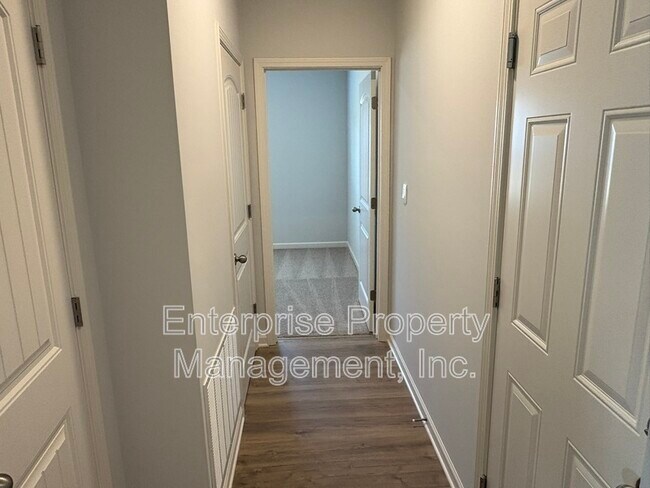 Building Photo - 55 Burr Oak Cv