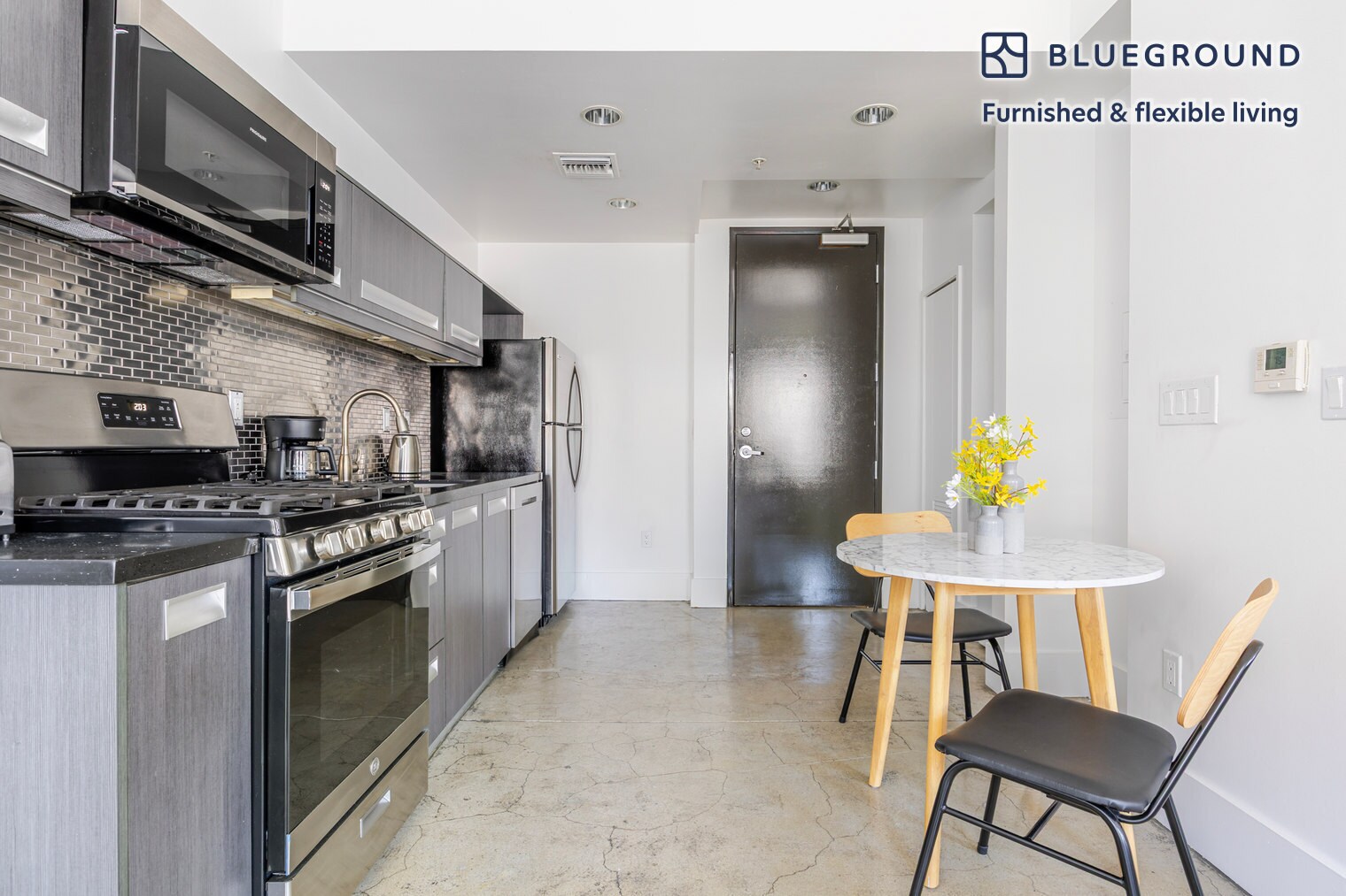 Building Photo - 810 S Spring St