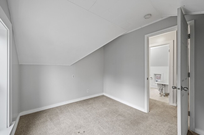 Building Photo - Newly Renovated 3 Bed 2 Bath Home in St Paul