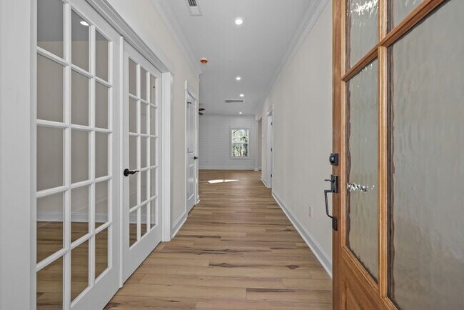 Building Photo - Stunning New Build!