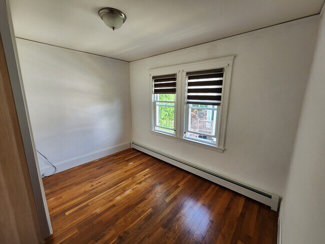 Building Photo - 35 Bowker St