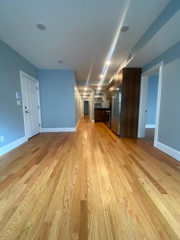 Building Photo - 147 Kelton St