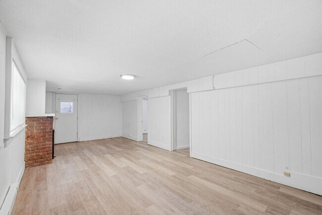 Building Photo - 419 Edwards St